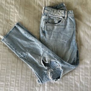H&M High-Waisted Distressed Jesns